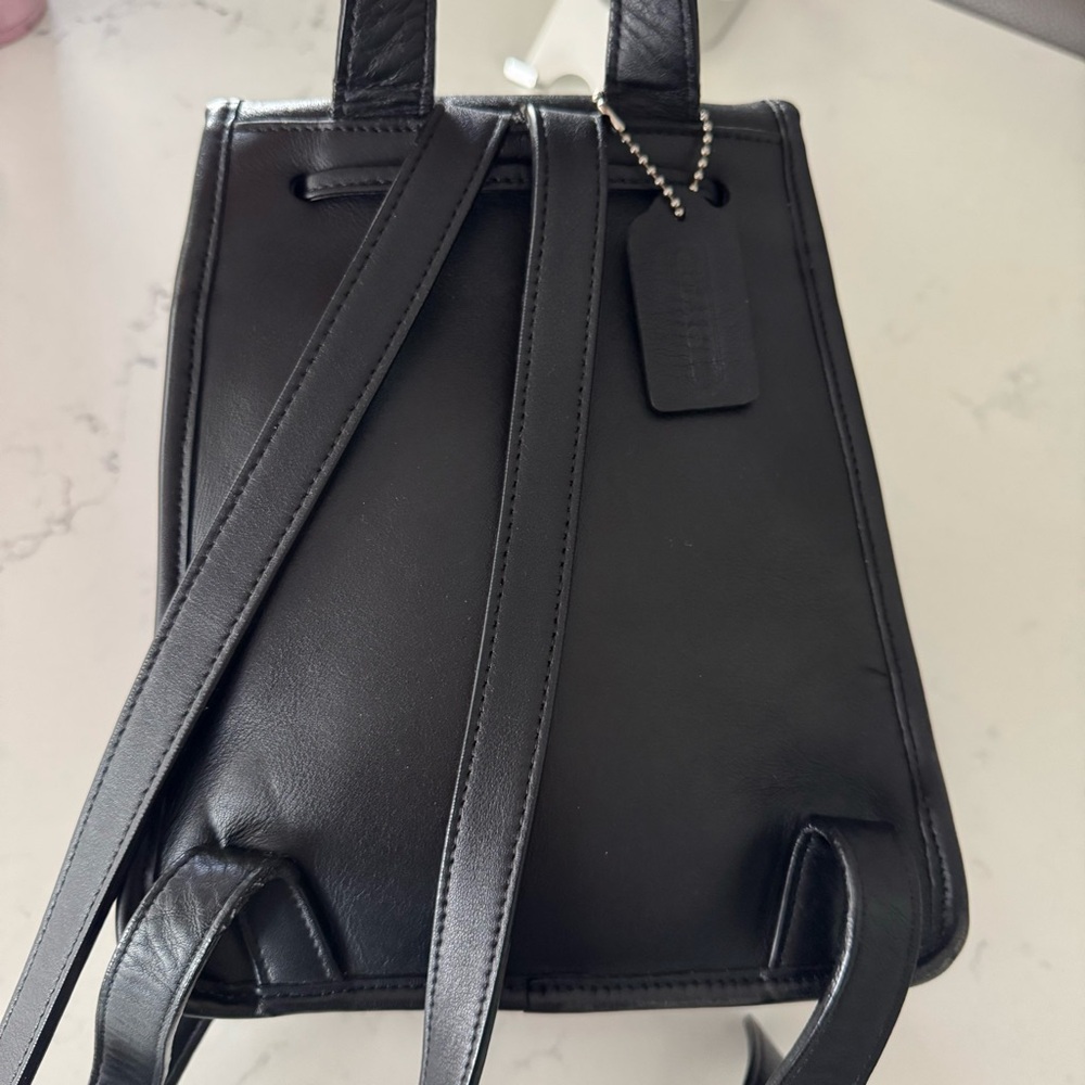 Vintage Coach Daypack style 9960 in Black with Nickle Hardware 🖤🤍 - Picture 3 of 7